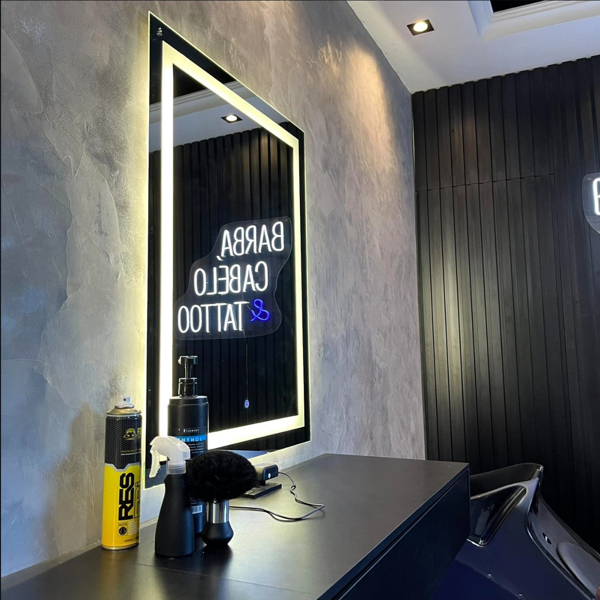 Letreiro neon Barba e Cabelo